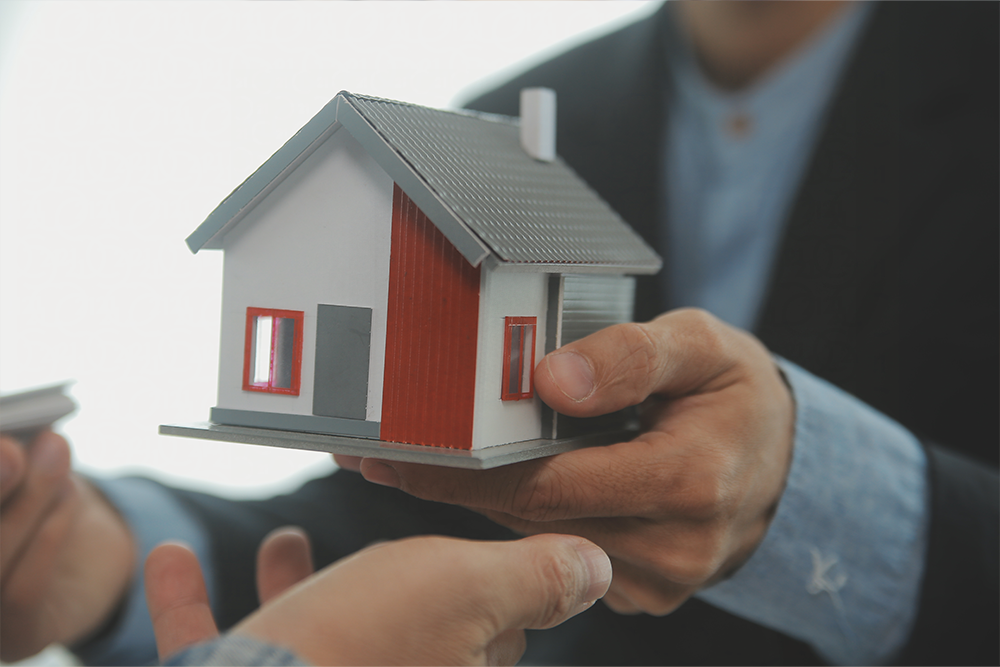 Vista exterior de propiedades disponibles para crédito hipotecario, mostrando opciones de vivienda.