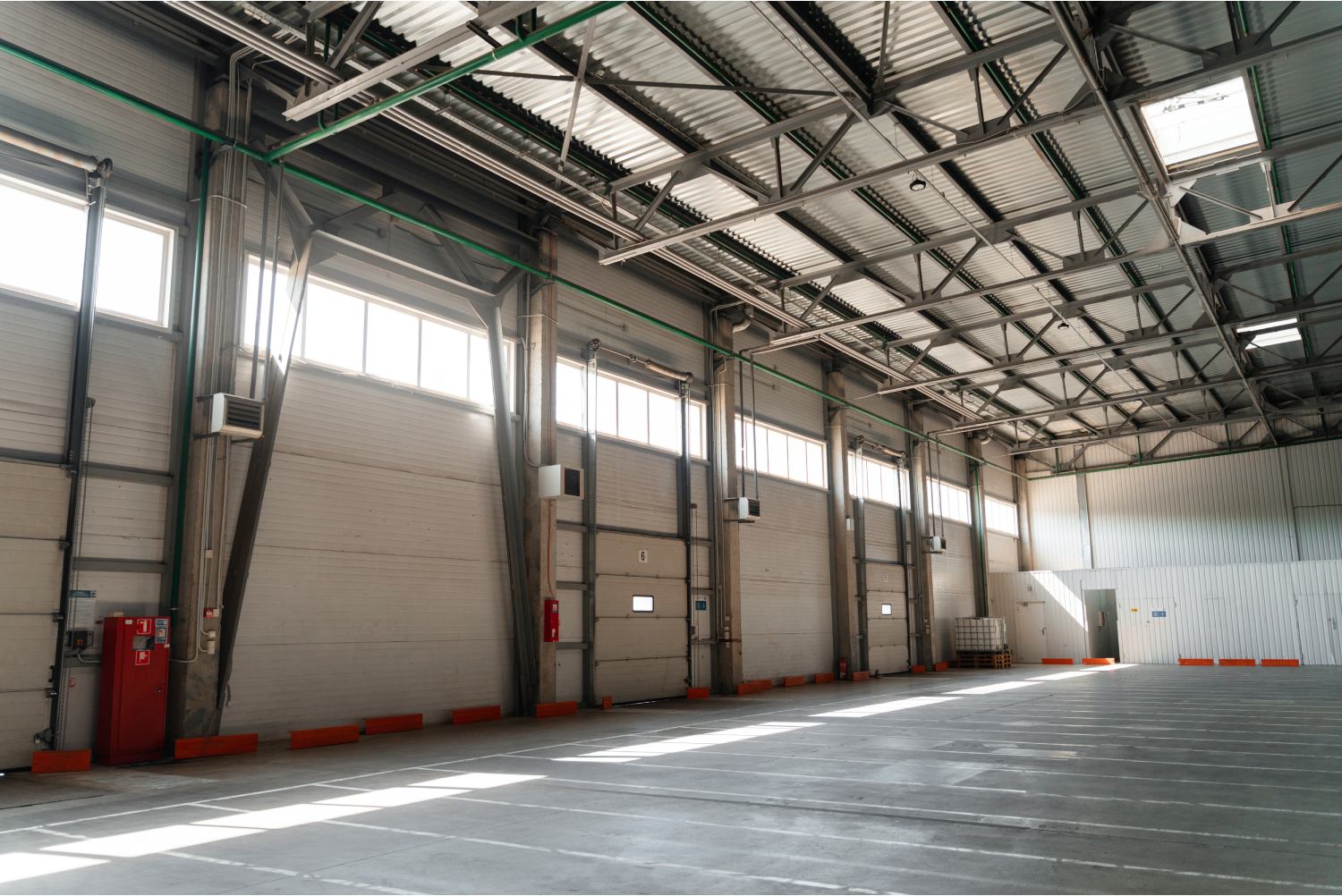 ¿Por qué comprar una nave industrial?
