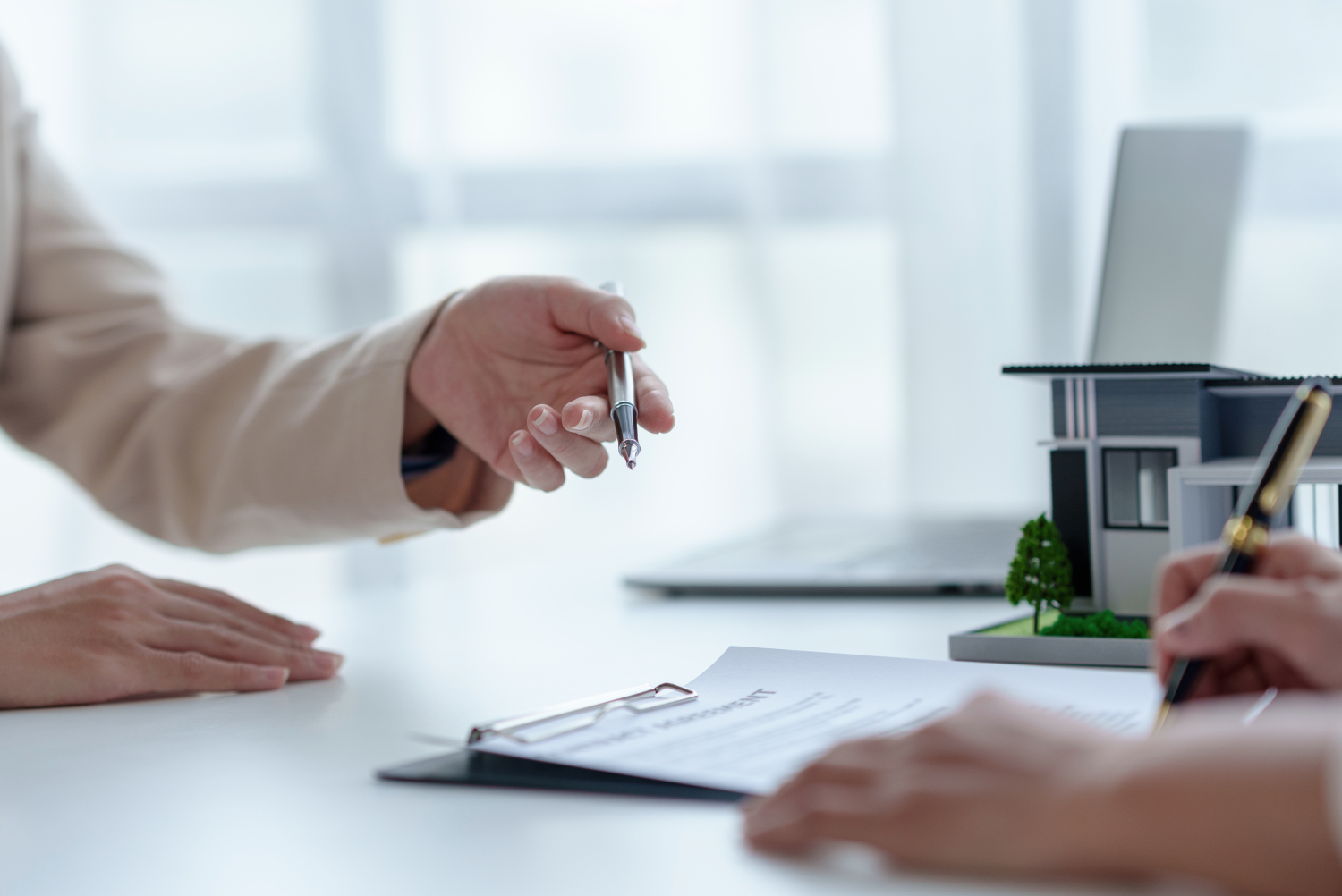 Consideraciones legales al momento de comprar un departamento